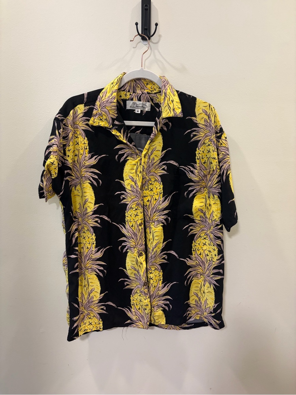 Hina Hina Honolulu Hawaii Mens Medium Pineapple Print Short Sleeve Button Up